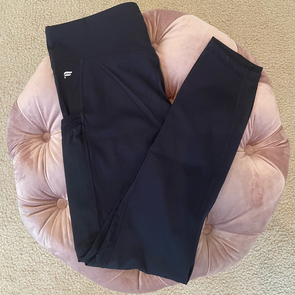 [Fabletics] Trinity Mid-Rise Pocket 7/8 Leggings - Black